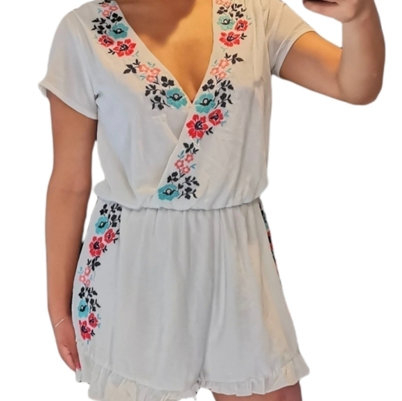 🌲🌲🌲flash sale✨ ❗Blue Rain embroided romper size M - Picture 1 of 4